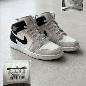 Nike Air Jordan 1 Mid GS Light Bone Black Gold 554725-023 Size 7Y Retro Basketba
